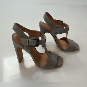 new, never worn halston heritage vera t strap heels sz 6 light taupe gray suede
